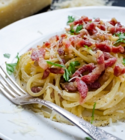 3 zaujímavé teórie o pôvode talianskych cestovín Carbonara